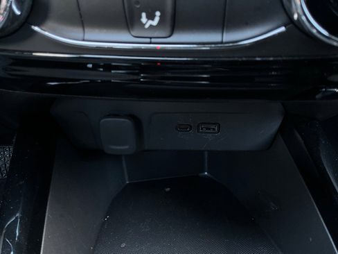 Used 2025 Chevrolet Trax LT image 23