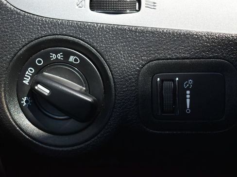 Used 2020 Dodge Journey SE FWD image 17