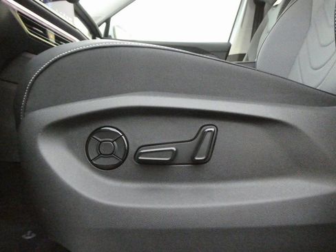 New 2026 Volkswagen Tiguan SE image 6