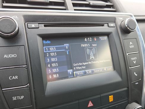 Used 2015 Toyota Camry XLE image 24