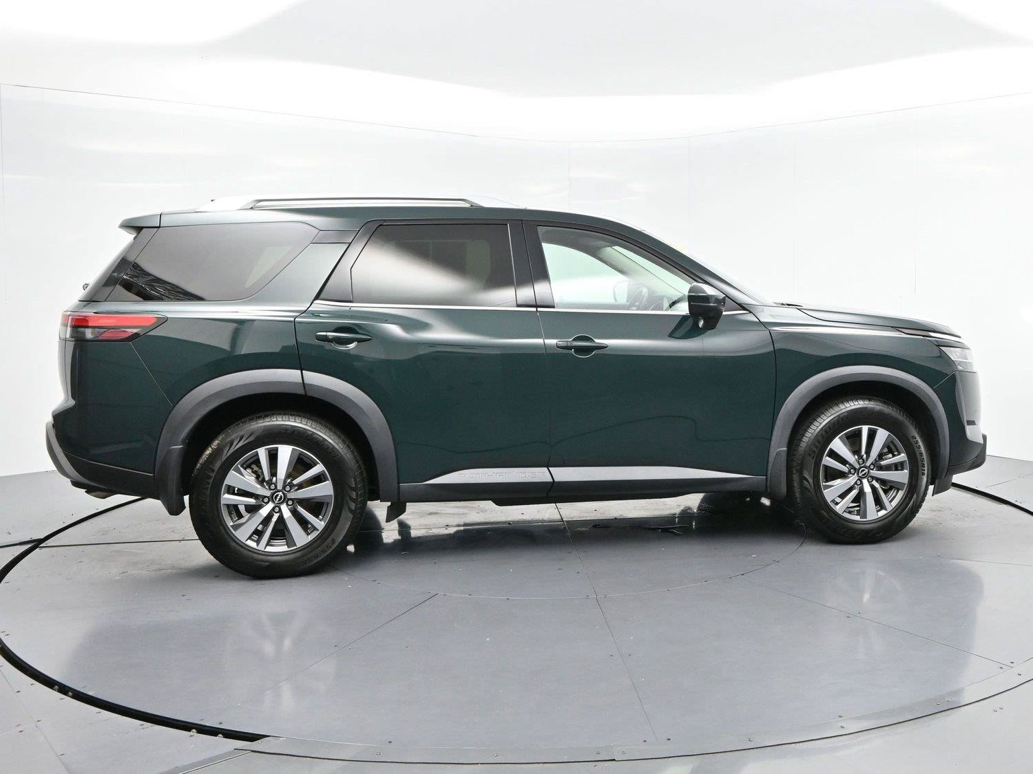 Used 2022 Nissan Pathfinder SL w/ Cargo Package AWD/4WD image 8