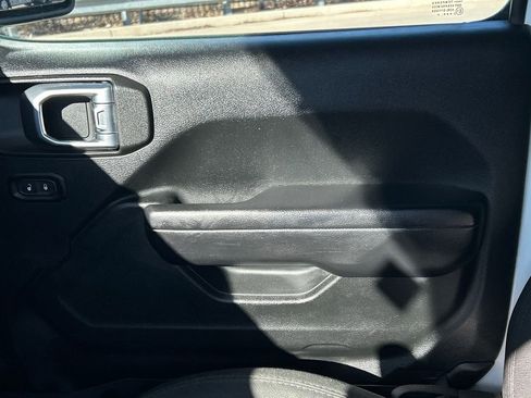 Used 2018 Jeep Wrangler Unlimited Sport S image 25