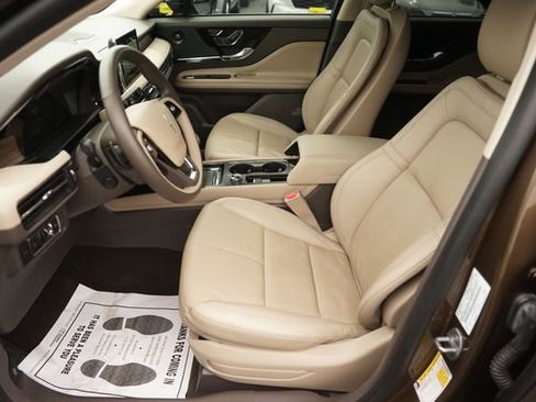 Used 2022 Lincoln Corsair Reserve w/ Equipment Group 201A FWD image 9
