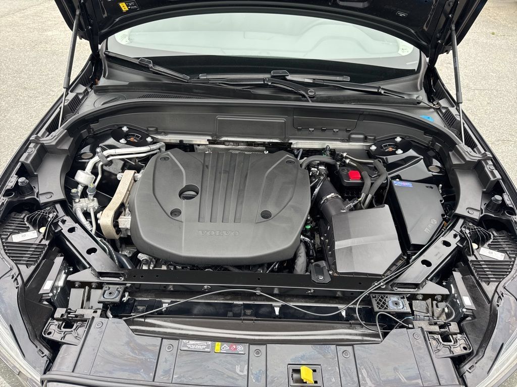 Used 2024 Volvo XC60 B5 Core AWD/4WD image 36