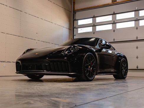Used 2025 Porsche 911 GTS image 18