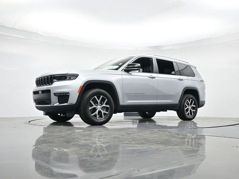 Used 2025 Jeep Grand Cherokee L Limited AWD/4WD image 37