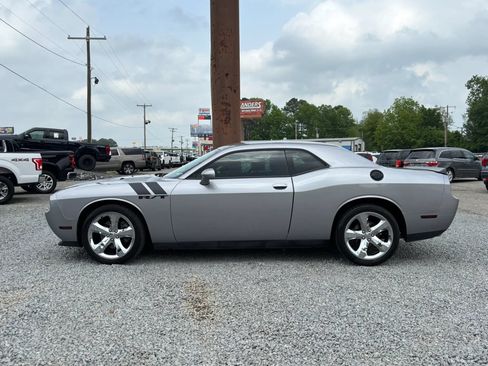 Used 2013 Dodge Challenger R/T RWD image 2