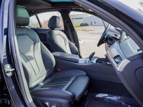 Used 2023 BMW 530e xDrive w/ Premium Package image 44