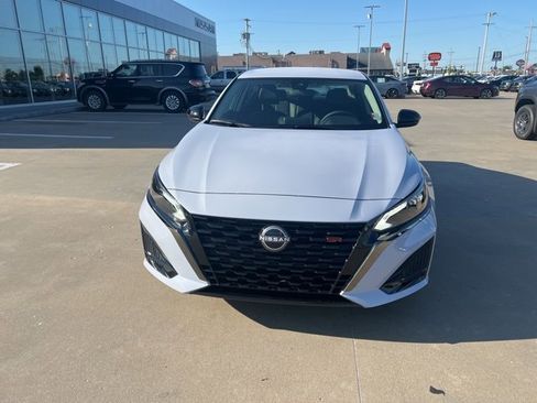 New 2025 Nissan Altima 2.5 SR image 2