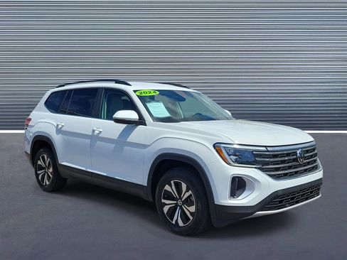 Used 2024 Volkswagen Atlas SE FWD image 2