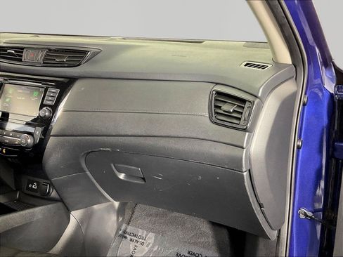 Used 2018 Nissan Rogue SV w/ Premium Package AWD/4WD image 26