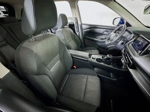 Certified 2025 Nissan Rogue SV image 27