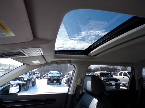 Used 2025 Honda CR-V EX-L image 16