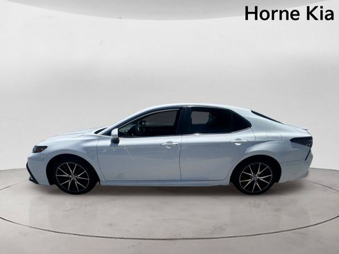 Used 2023 Toyota Camry SE FWD image 6