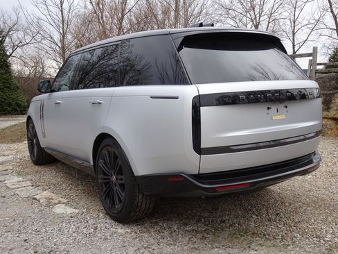Certified 2025 Land Rover Range Rover Long Wheelbase SE image 3
