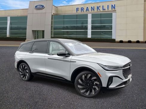 New 2026 Lincoln Nautilus Reserve w/ Jet Appearance Package image 1