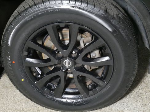 Used 2017 Nissan Rogue SV w/ Midnight Edition Package image 15