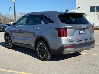 Used 2024 Kia Sorento S video 3
