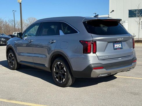 Used 2024 Kia Sorento S image 3