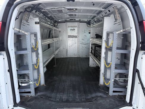 Used 2018 Chevrolet Express 2500 w/ Enhanced Convenience Package image 16