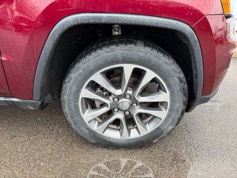 Used 2018 Jeep Grand Cherokee Limited image 3