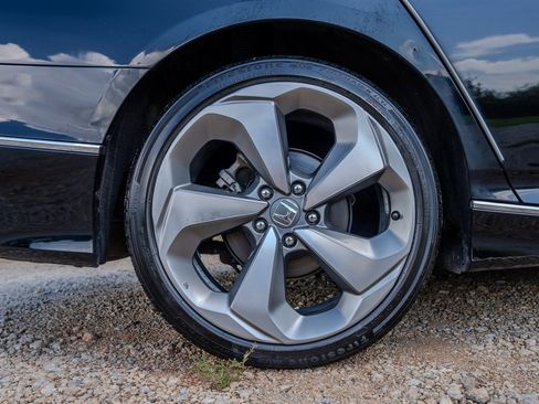 Used 2018 Honda Accord Touring image 13