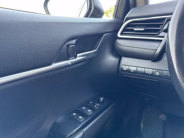 Used 2018 Toyota Camry SE w/ Convenience Package FWD image 19