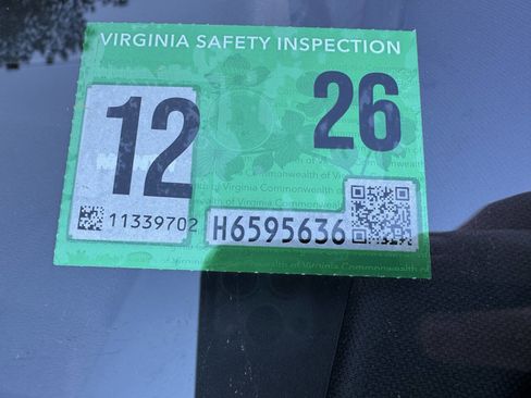 Used 2018 Land Rover Discovery HSE image 30