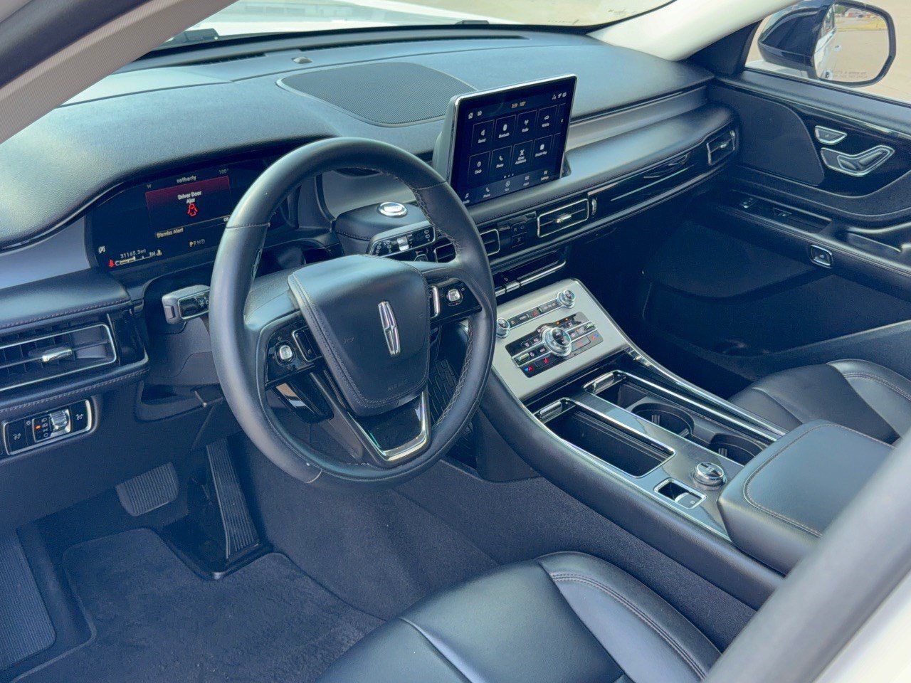 Used 2024 Lincoln Aviator AWD w/ Premium Package image 4