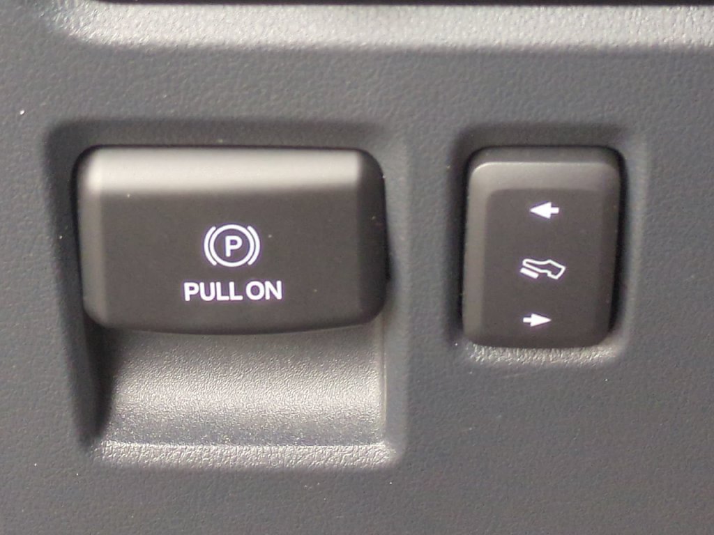 Used 2023 Ford F150 Lightning Platinum AWD/4WD image 30