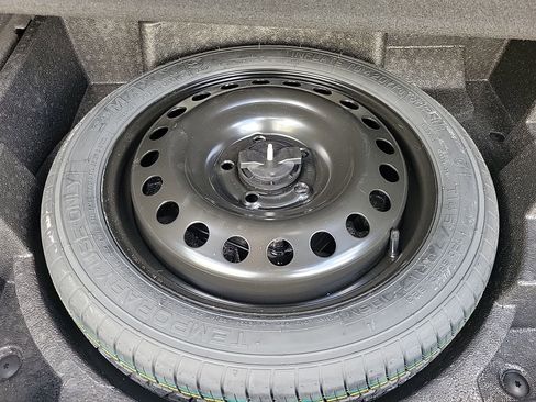 Used 2023 Buick Envision Essence image 16