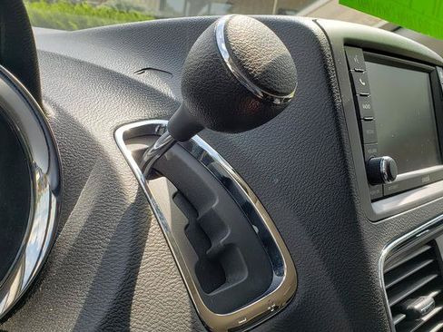 Used 2018 Dodge Grand Caravan SE w/ UConnect Hands-Free Group FWD image 22