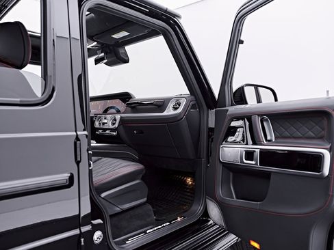 Used 2025 Mercedes-Benz G 63 AMG 4MATIC image 30