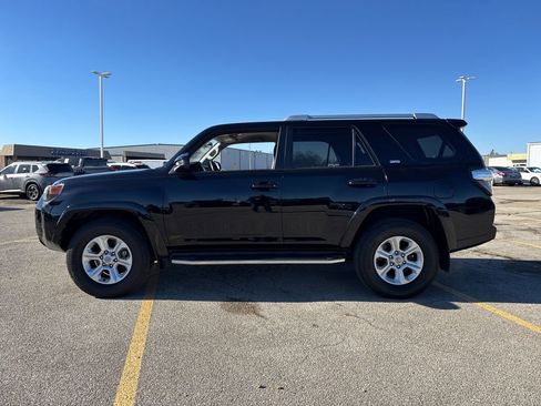 Used 2018 Toyota 4Runner SR5 image 3