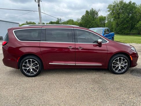 Used 2021 Chrysler Pacifica Limited w/ Premium & Safety Sphere Group AWD/4WD image 8