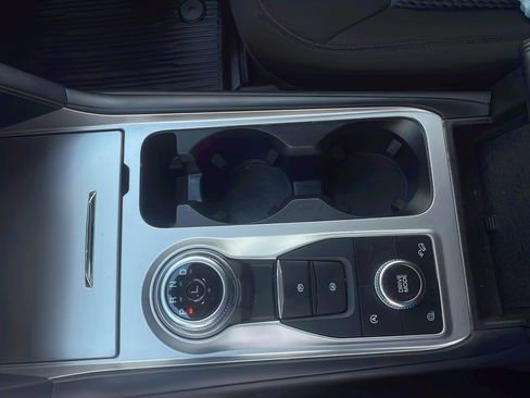 Used 2024 Ford Explorer XLT AWD/4WD image 24