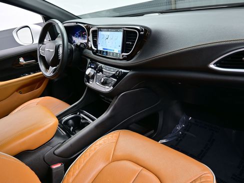 Used 2022 Chrysler Pacifica Pinnacle FWD image 14