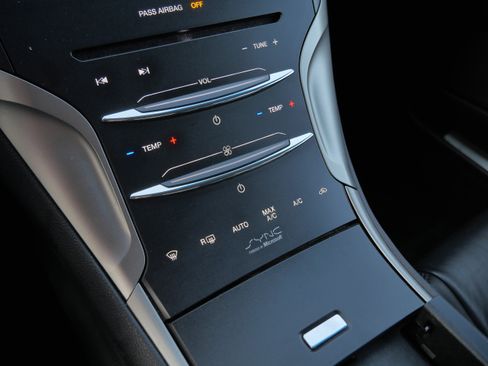 Used 2014 Lincoln MKZ image 22