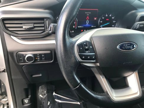 Used 2022 Ford Explorer XLT image 17