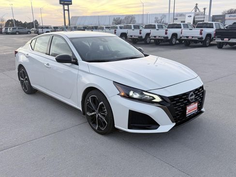 Used 2024 Nissan Altima 2.5 SR image 4