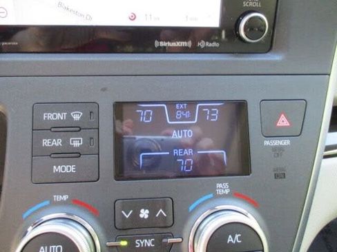 Used 2018 Toyota Sienna XLE image 37