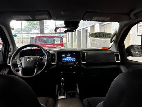 Used 2022 Nissan Frontier SV RWD image 22