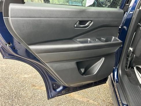 Used 2025 Nissan Pathfinder SV AWD/4WD image 13