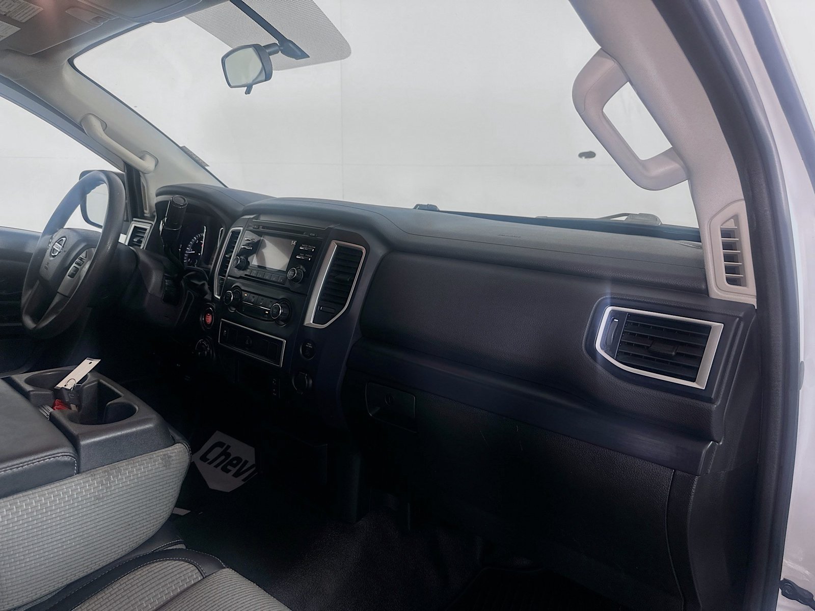 Used 2017 Nissan Titan S AWD/4WD image 23