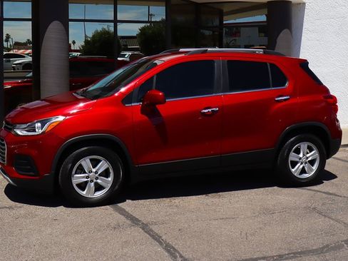 Used 2019 Chevrolet Trax LT w/ LT Convenience Package FWD image 7