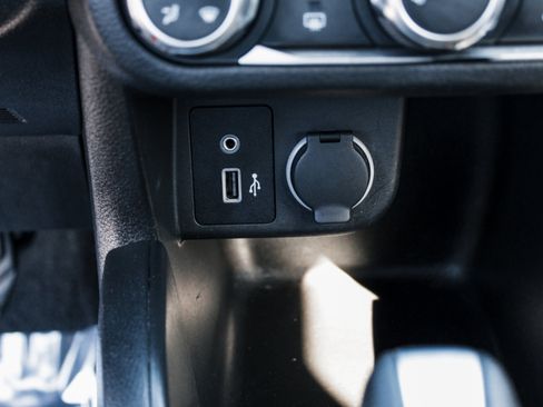 Used 2022 Nissan Kicks S FWD image 17