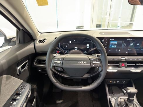 Used 2025 Kia K4 EX image 14