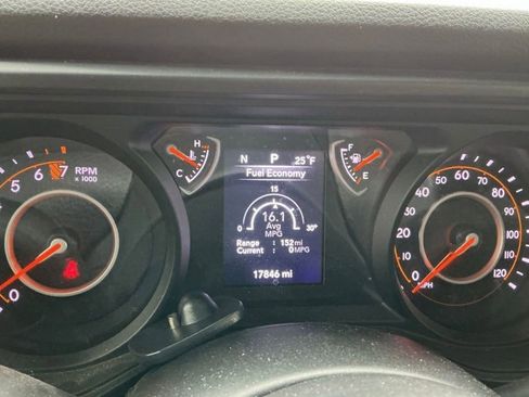Used 2024 Jeep Gladiator Sport AWD/4WD image 5
