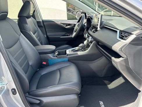 Used 2022 Toyota RAV4 XLE Premium FWD image 15
