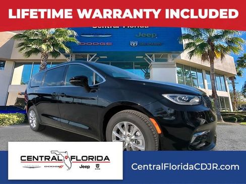 New 2026 Chrysler Pacifica Limited w/ Uconnect Theater Family Group image 1